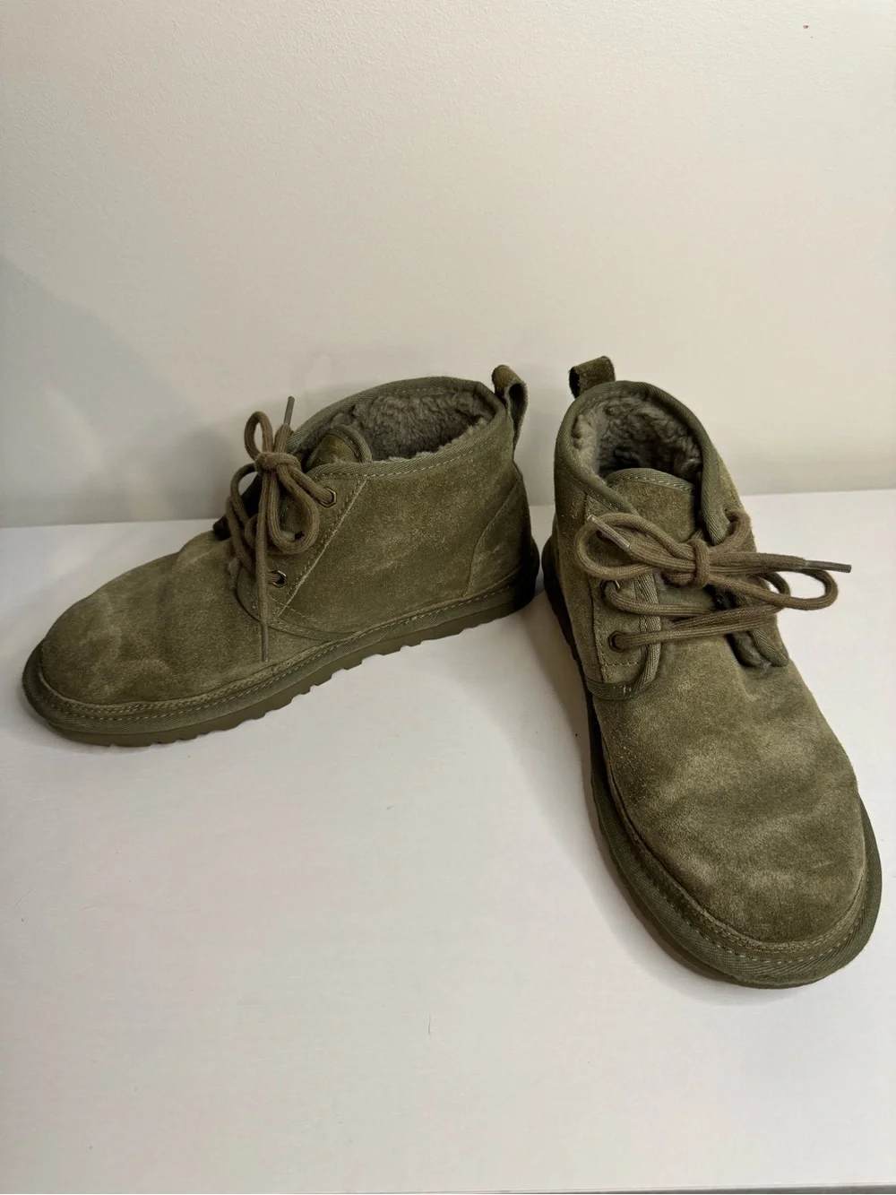 UGG‎ Neumel Suede Chukka Boots Men’s Size 9 Olive Green